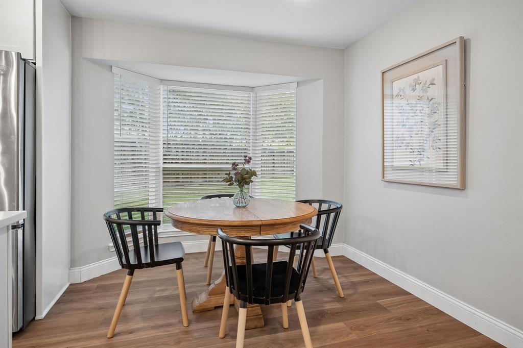 A spacious breakfast area provides a versatile second dining space. A spacious breakfast area provides a versatile second dining space.