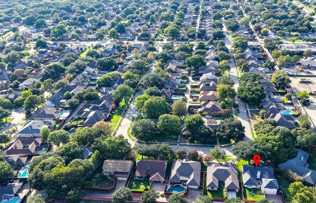 Set on a quiet private circle street, the kids can play out front.
