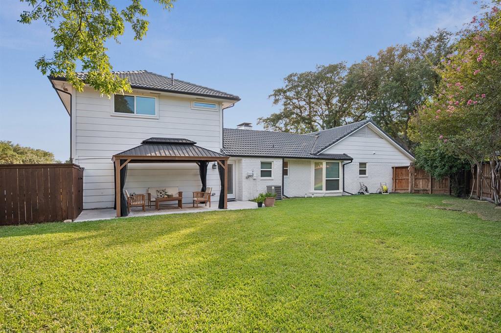 Lounge or play in not one, but TWO backyards!