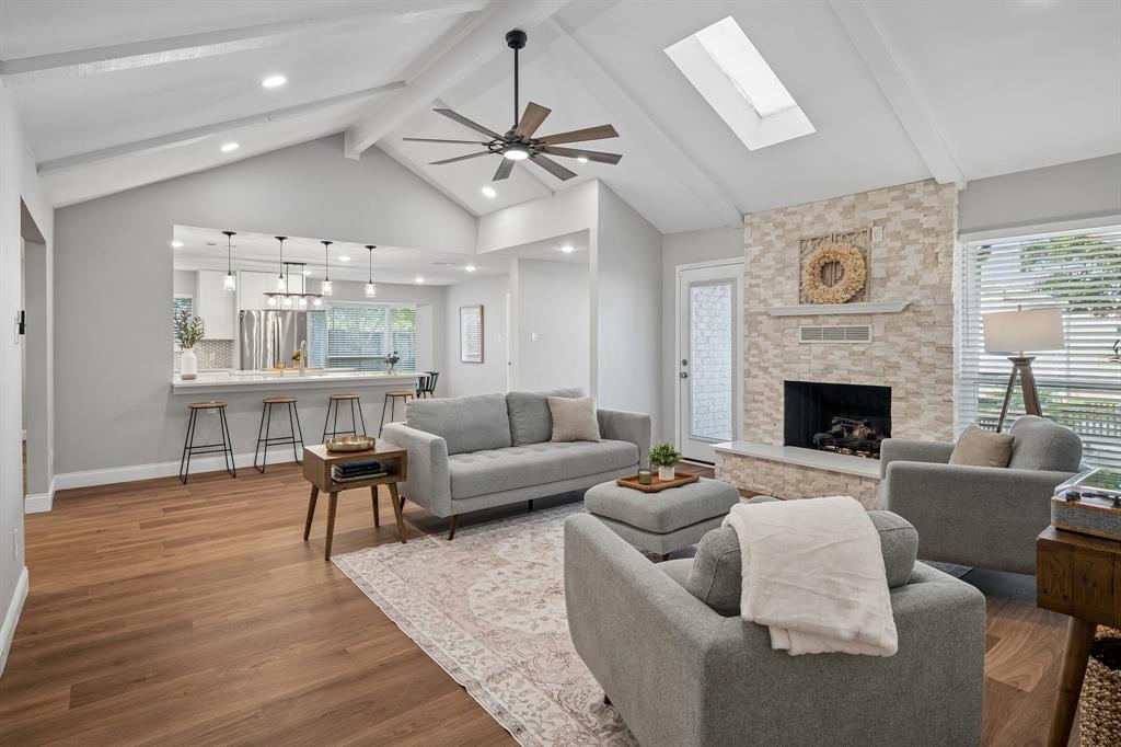 Room for all, this open concept layout is ideal for entertaining. Room for all, this open concept layout is ideal for entertaining.