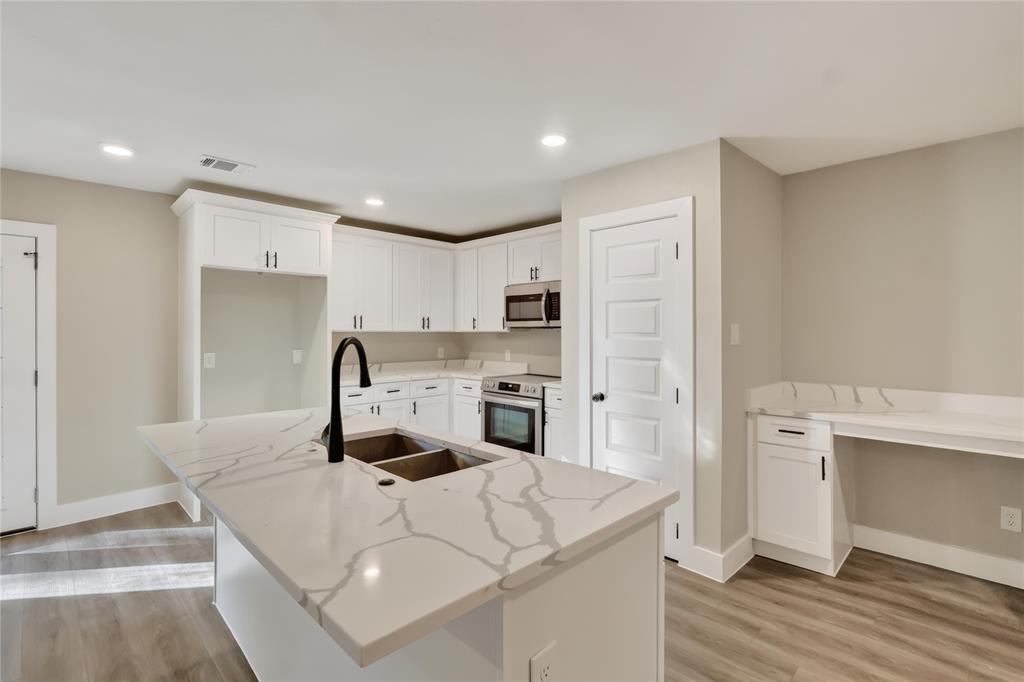 209 W 9th Street, Kemp, TX 75143