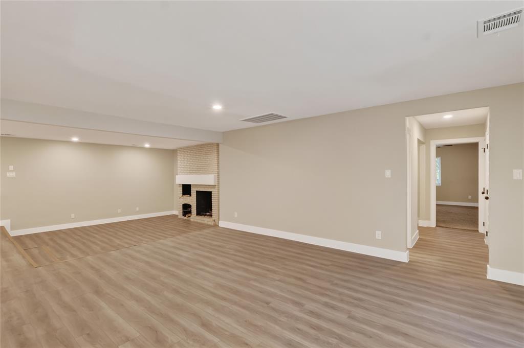 209 W 9th Street, Kemp, TX 75143