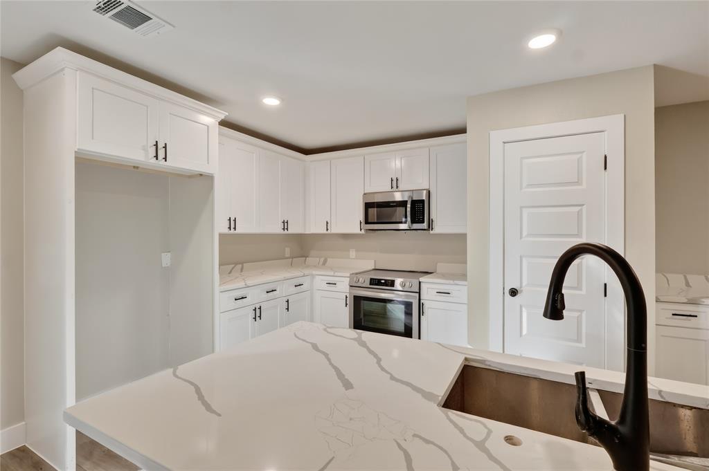 209 W 9th Street, Kemp, TX 75143