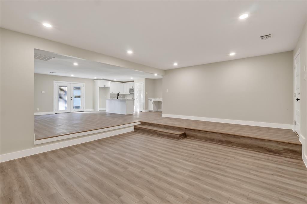 209 W 9th Street, Kemp, TX 75143 209 W 9th Street, Kemp, TX 75143