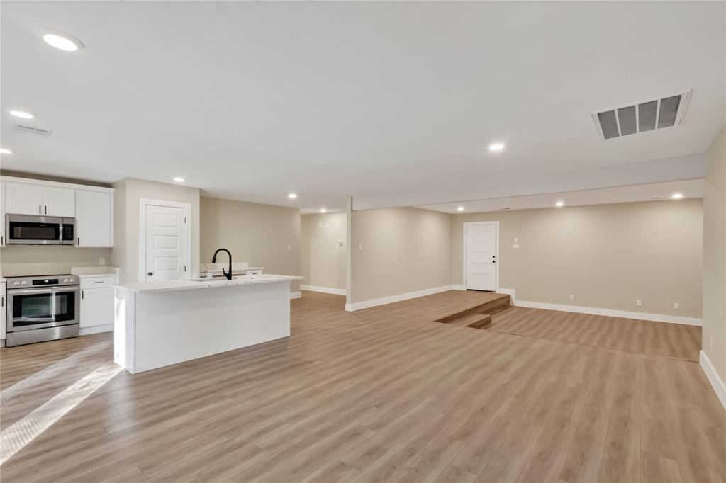 209 W 9th Street, Kemp, TX 75143