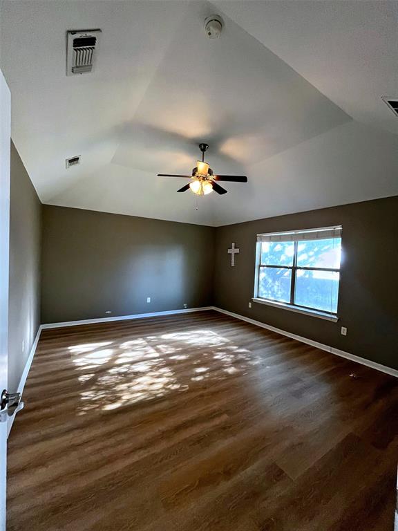 916 Winding Road, Granbury, TX 76049