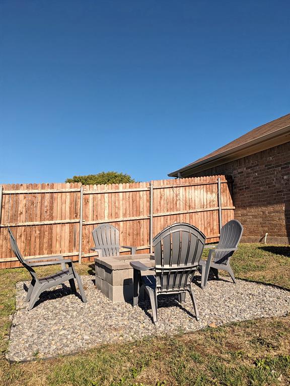 916 Winding Road, Granbury, TX 76049