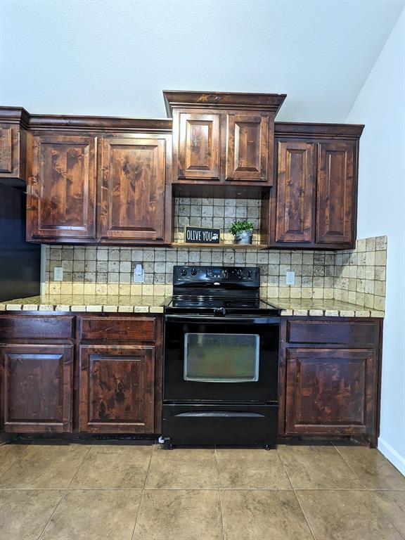 916 Winding Road, Granbury, TX 76049