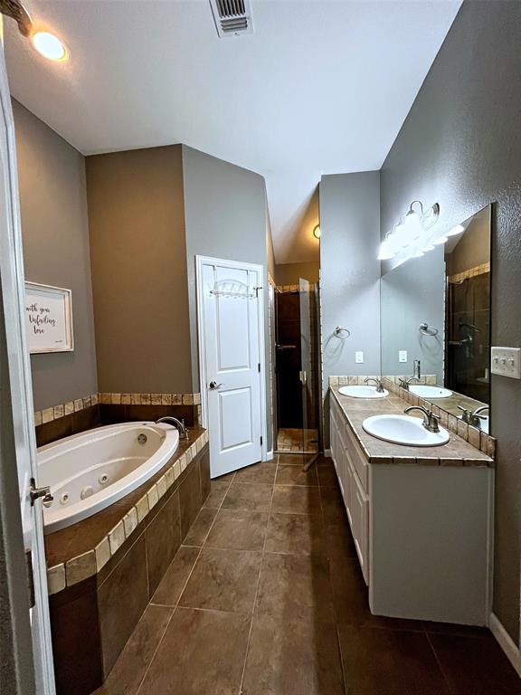 916 Winding Road, Granbury, TX 76049