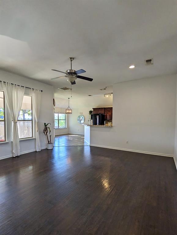 916 Winding Road, Granbury, TX 76049