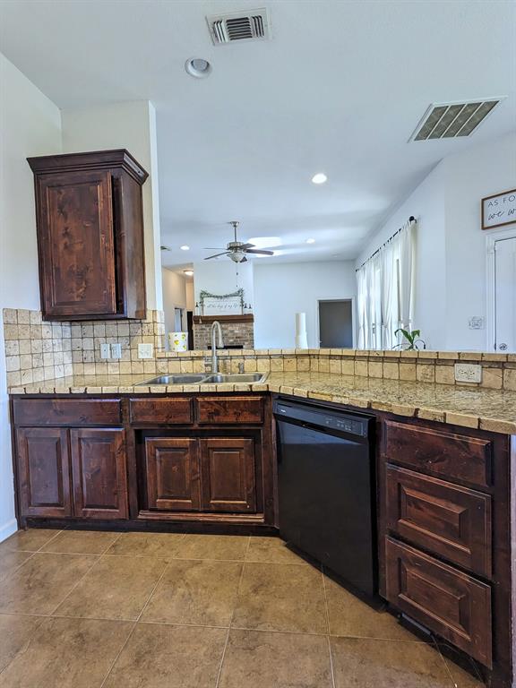 916 Winding Road, Granbury, TX 76049