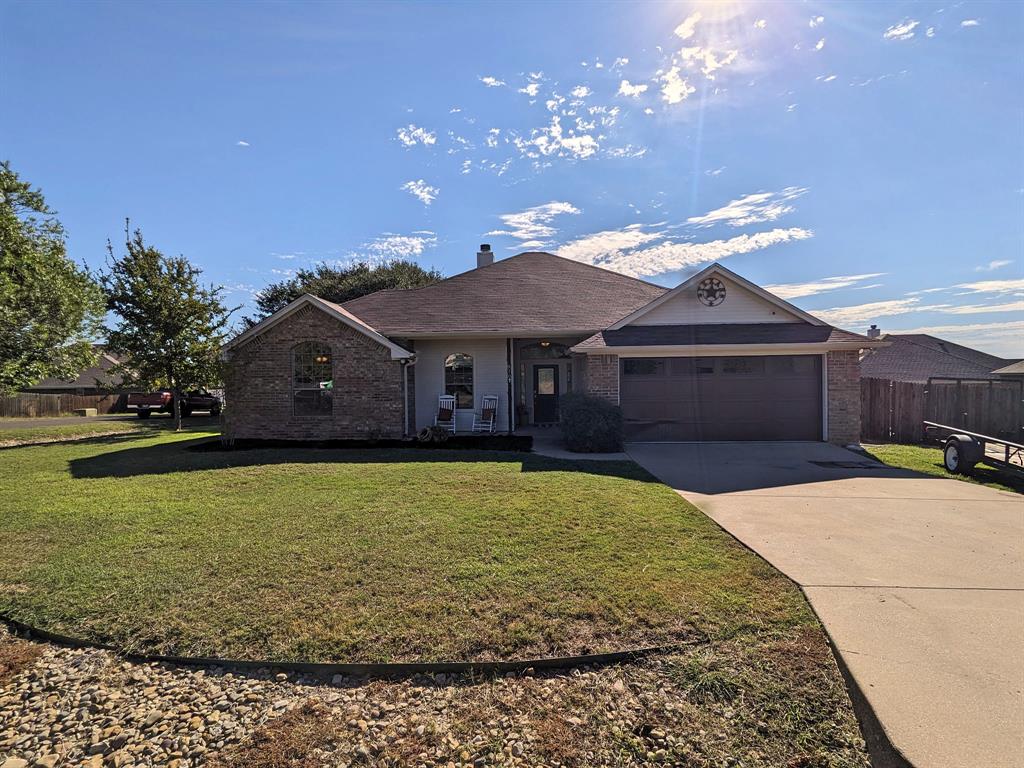 916 Winding Road, Granbury, TX 76049
