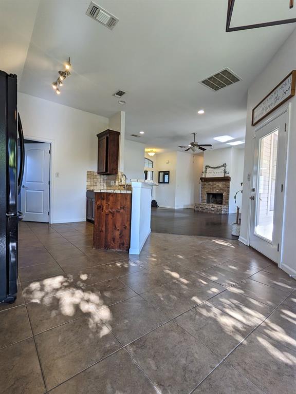 916 Winding Road, Granbury, TX 76049