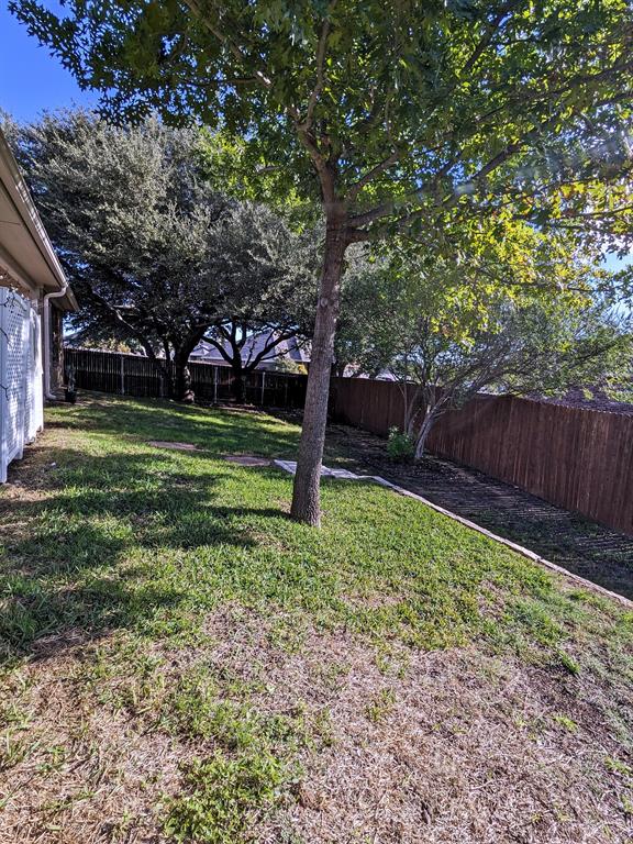 916 Winding Road, Granbury, TX 76049
