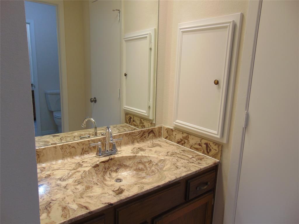 809 Broadmoor Drive, Mesquite, TX 75149