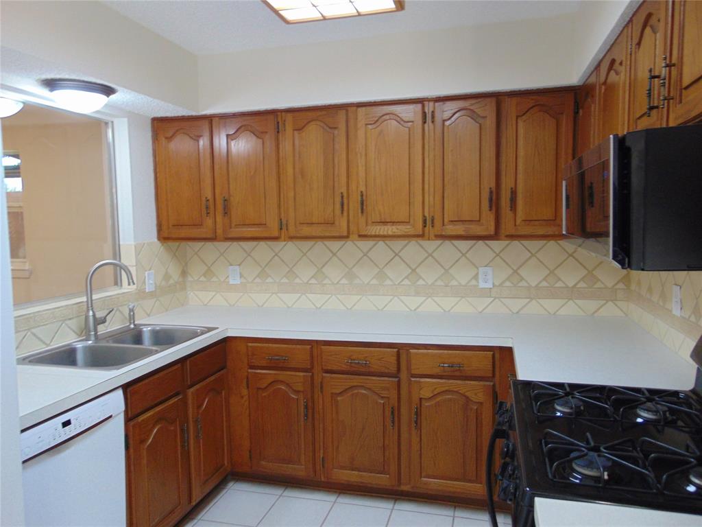 809 Broadmoor Drive, Mesquite, TX 75149