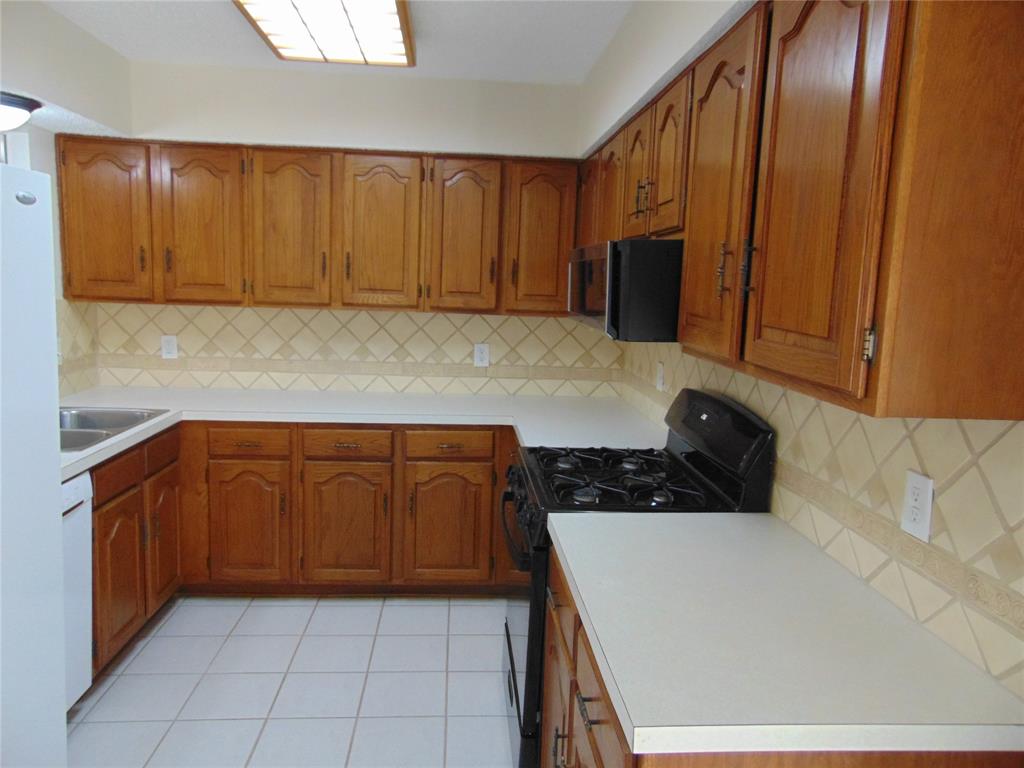 809 Broadmoor Drive, Mesquite, TX 75149