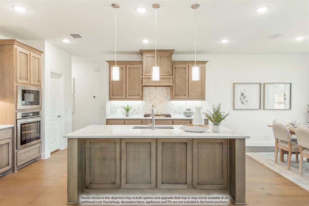 556 Holiday Avenue, Waxahachie, TX 75165