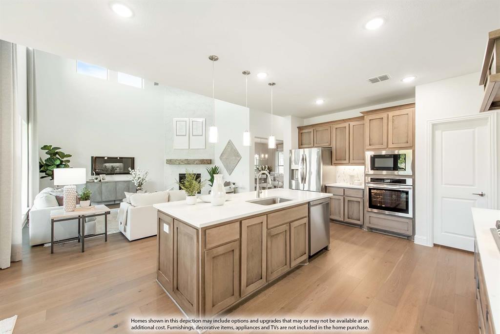 556 Holiday Avenue, Waxahachie, TX 75165