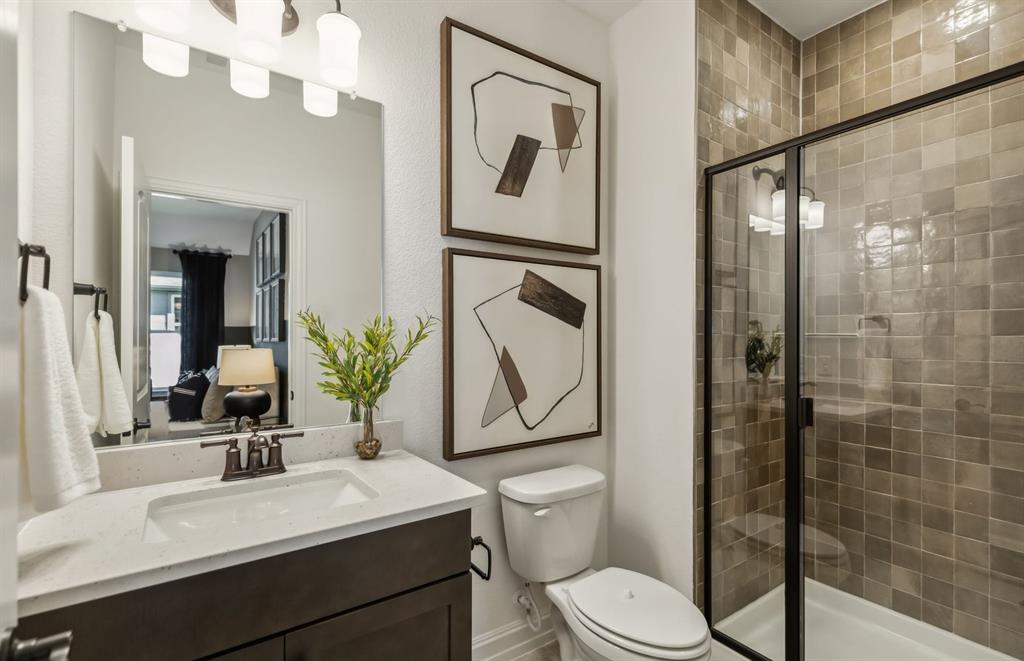 *Model Representation - Spacious secondary bathroom