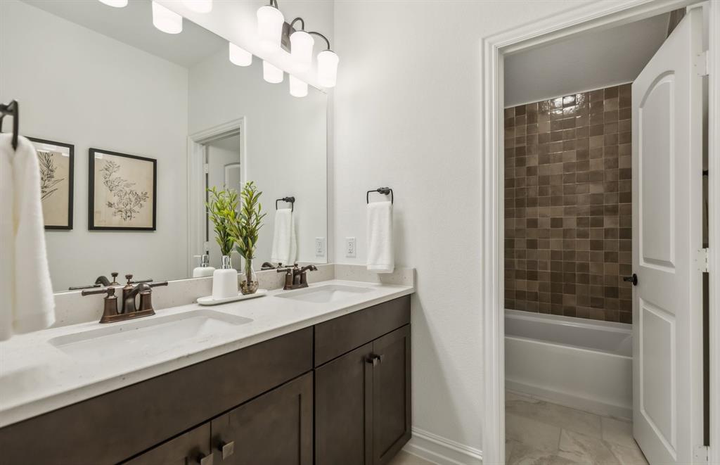 *Model Representation - Spacious secondary bathroom