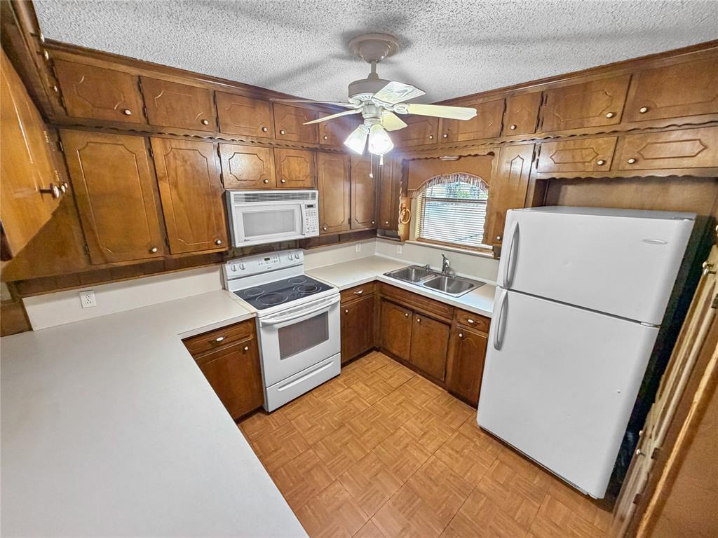 3901 Greenbrook Street, Granbury, TX 76048