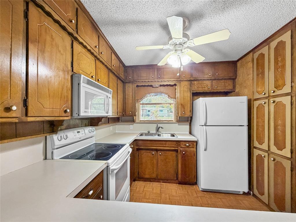 3901 Greenbrook Street, Granbury, TX 76048