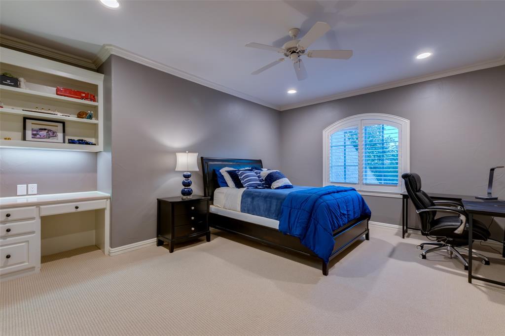 Secondary upstairs bedroom