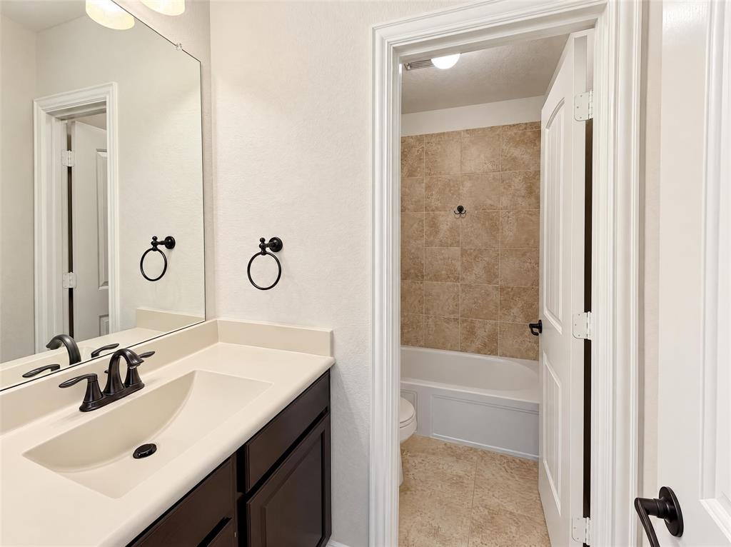 6715 Winding Valley Trail, Rowlett, TX 75089