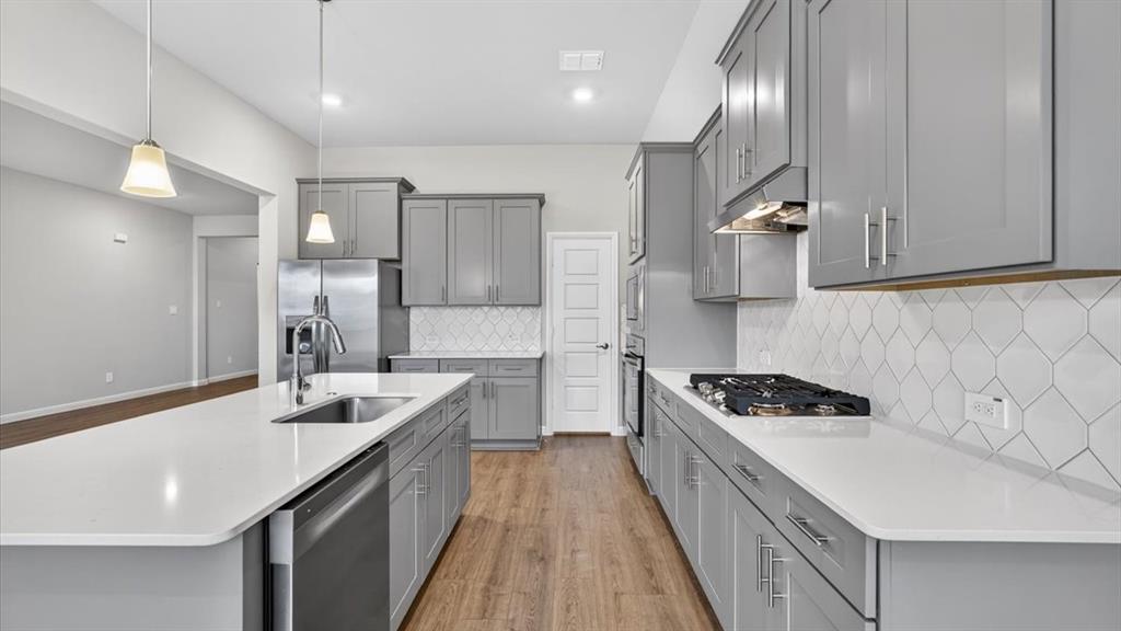 10413 SUNSET SHORE Drive, Grand Prairie, TX 76065