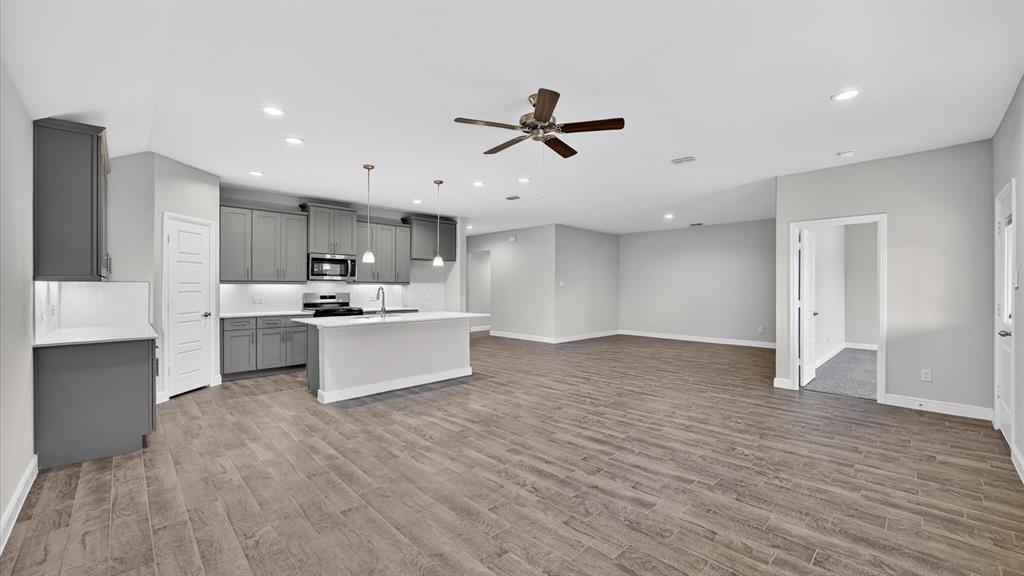 10425 SUNSET SHORE Drive, Grand Prairie, TX 76065