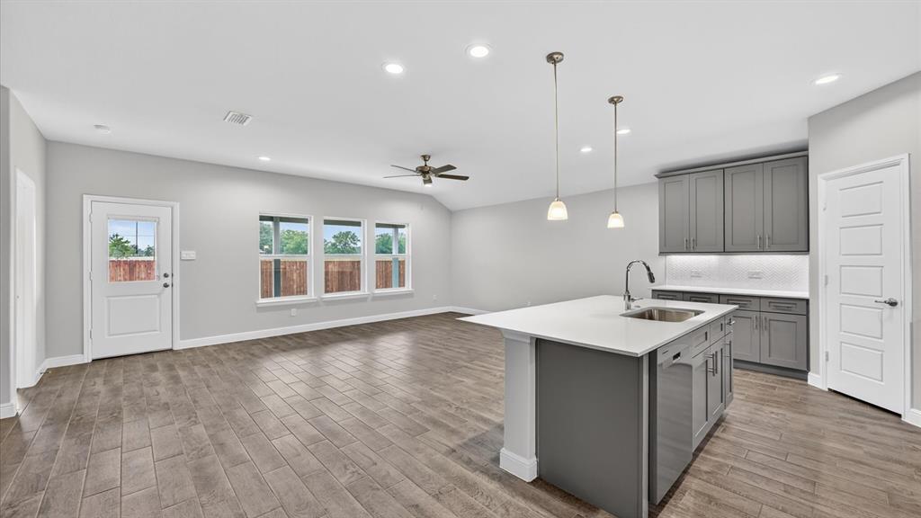 10425 SUNSET SHORE Drive, Grand Prairie, TX 76065