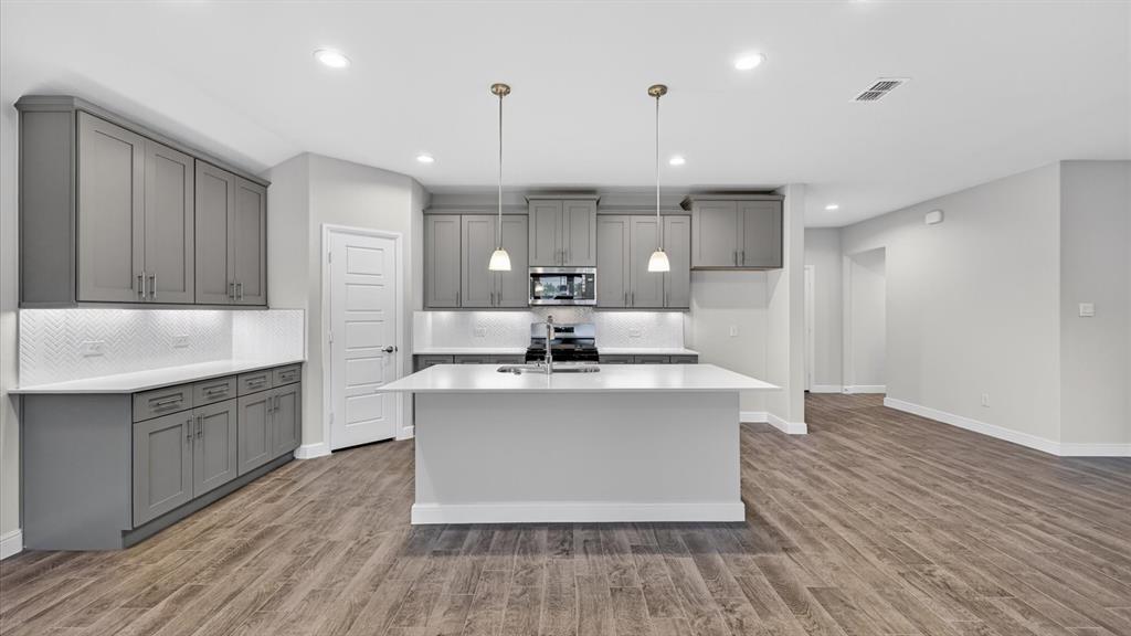 10425 SUNSET SHORE Drive, Grand Prairie, TX 76065