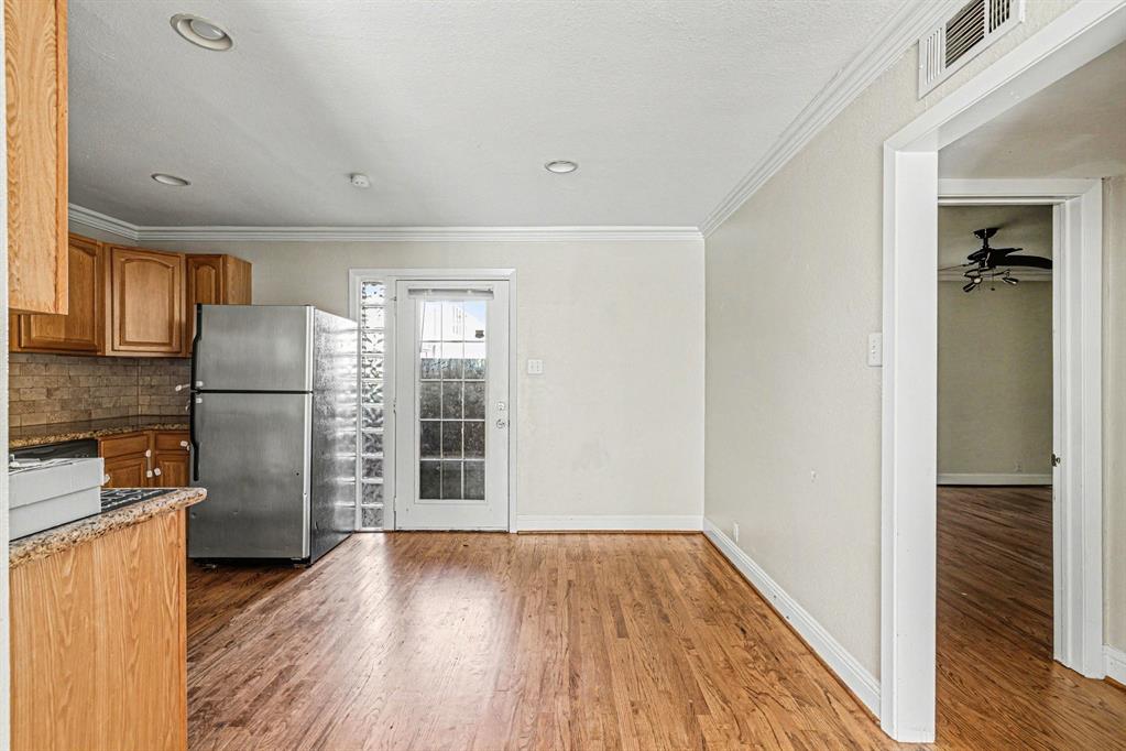 5222 Fleetwood Oaks Avenue, #111, Dallas, TX 75235