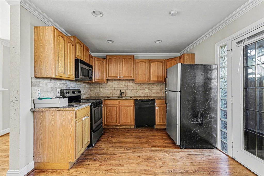5222 Fleetwood Oaks Avenue, #111, Dallas, TX 75235