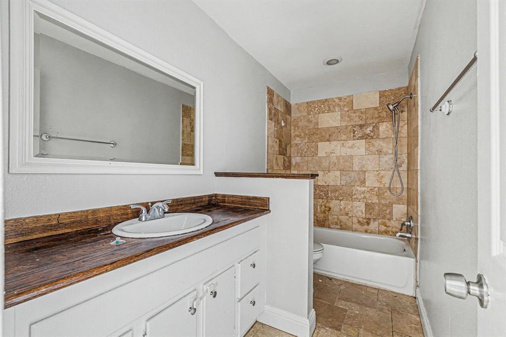 5222 Fleetwood Oaks Avenue, #111, Dallas, TX 75235