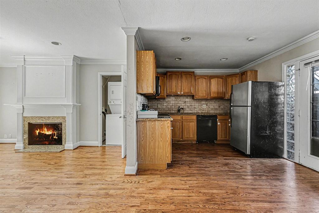 5222 Fleetwood Oaks Avenue, #111, Dallas, TX 75235