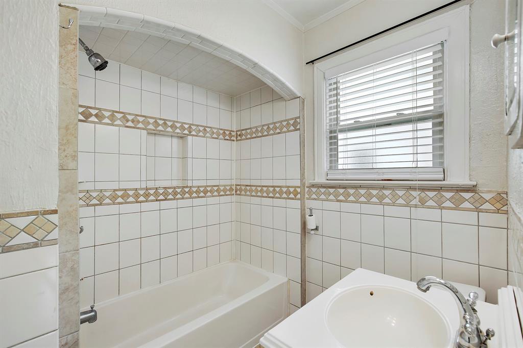 5930 1/2 La Vista Drive, Dallas, TX 75206