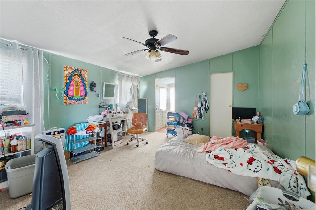 Interior room featuring wall-to-wall carpeting and a ceiling-mounted fan with integrated light fixture