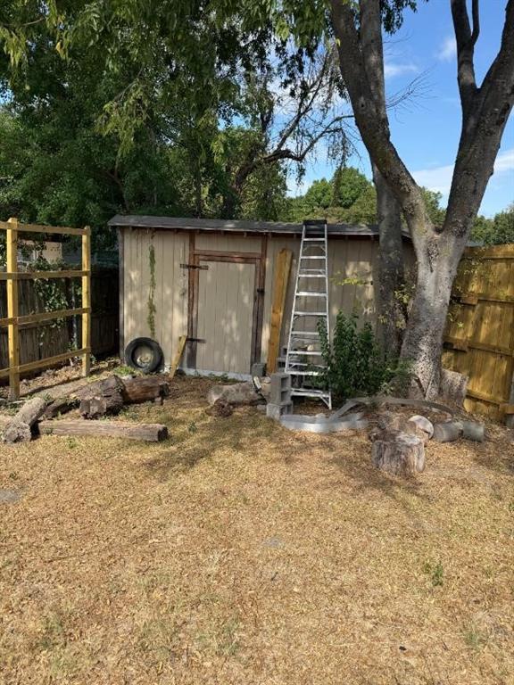 705 Angle Ridge Circle, Garland, TX 75043