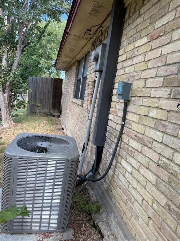 705 Angle Ridge Circle, Garland, TX 75043