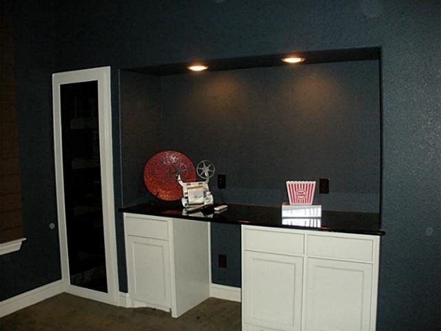 MEDIA SHOW ROOM!