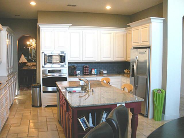 SIDE VIEW OF KITCHEN!