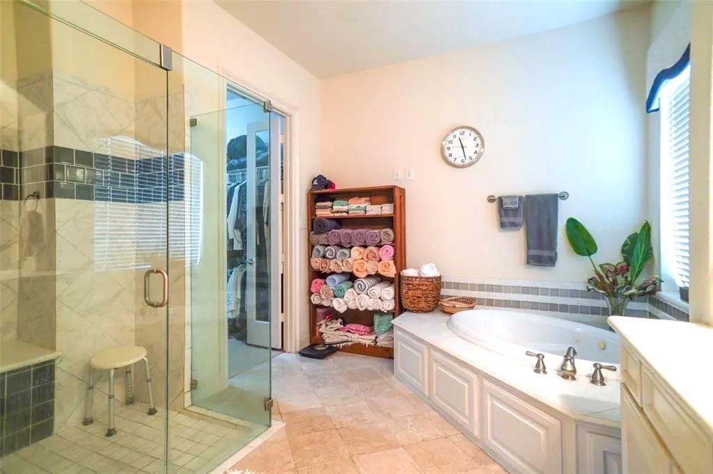 PRIMARY BATHROOM!