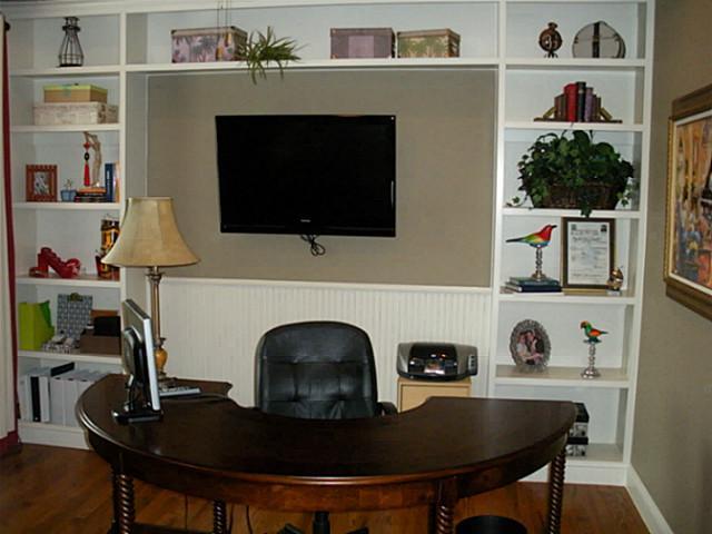 OFFICE/STUDY ROOM ON FIRST FLOOR!