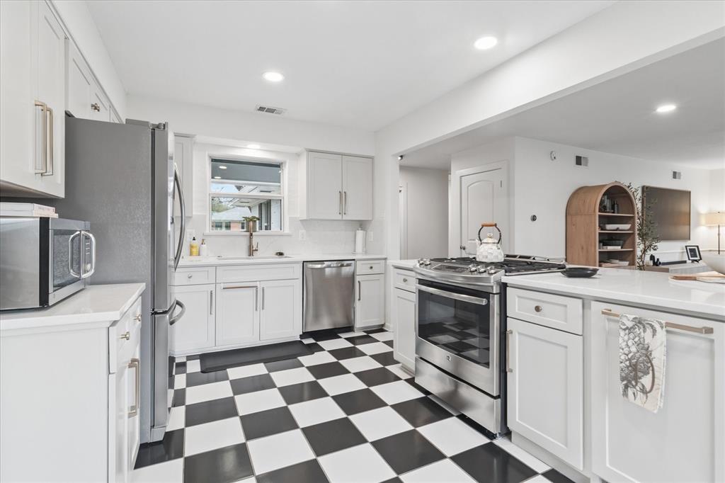 11631 Saxon Street, Dallas, TX 75218