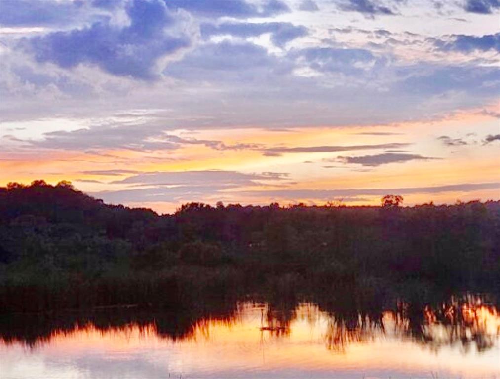 Huge sky for sunsets and starry nights