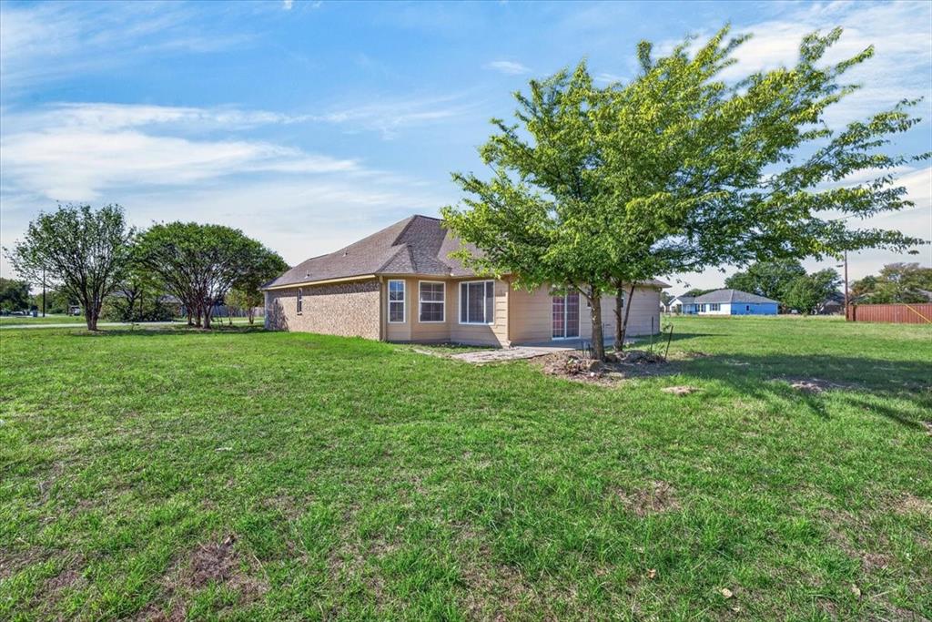 204 Bounding Main Street, Gun Barrel City, TX 75156