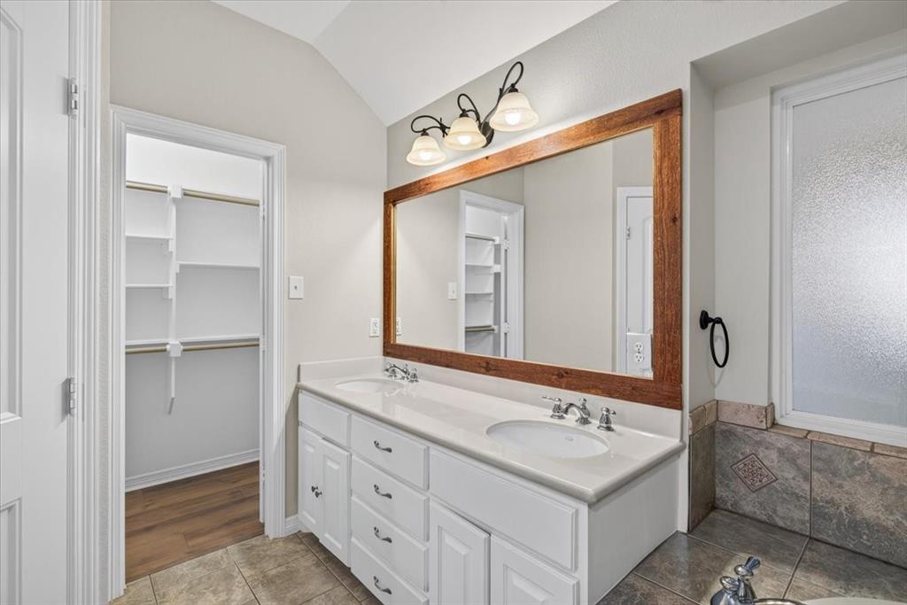 204 Bounding Main Street, Gun Barrel City, TX 75156