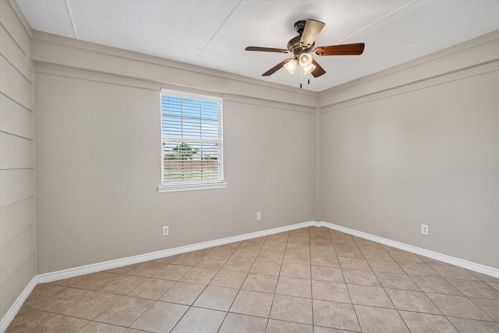 204 Bounding Main Street, Gun Barrel City, TX 75156